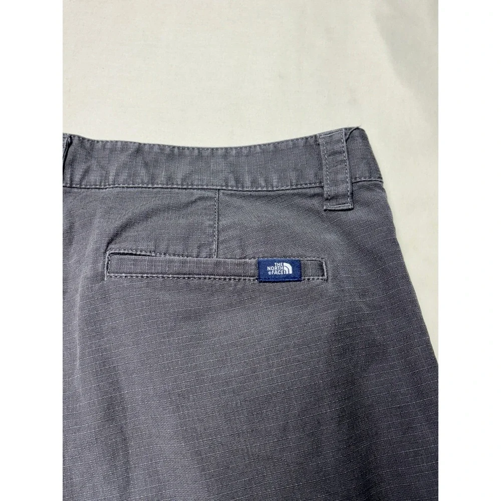 The North Face Hiking Tech Pants Gray Stretch Nylon Zip Pockets Mens 34X29 Short